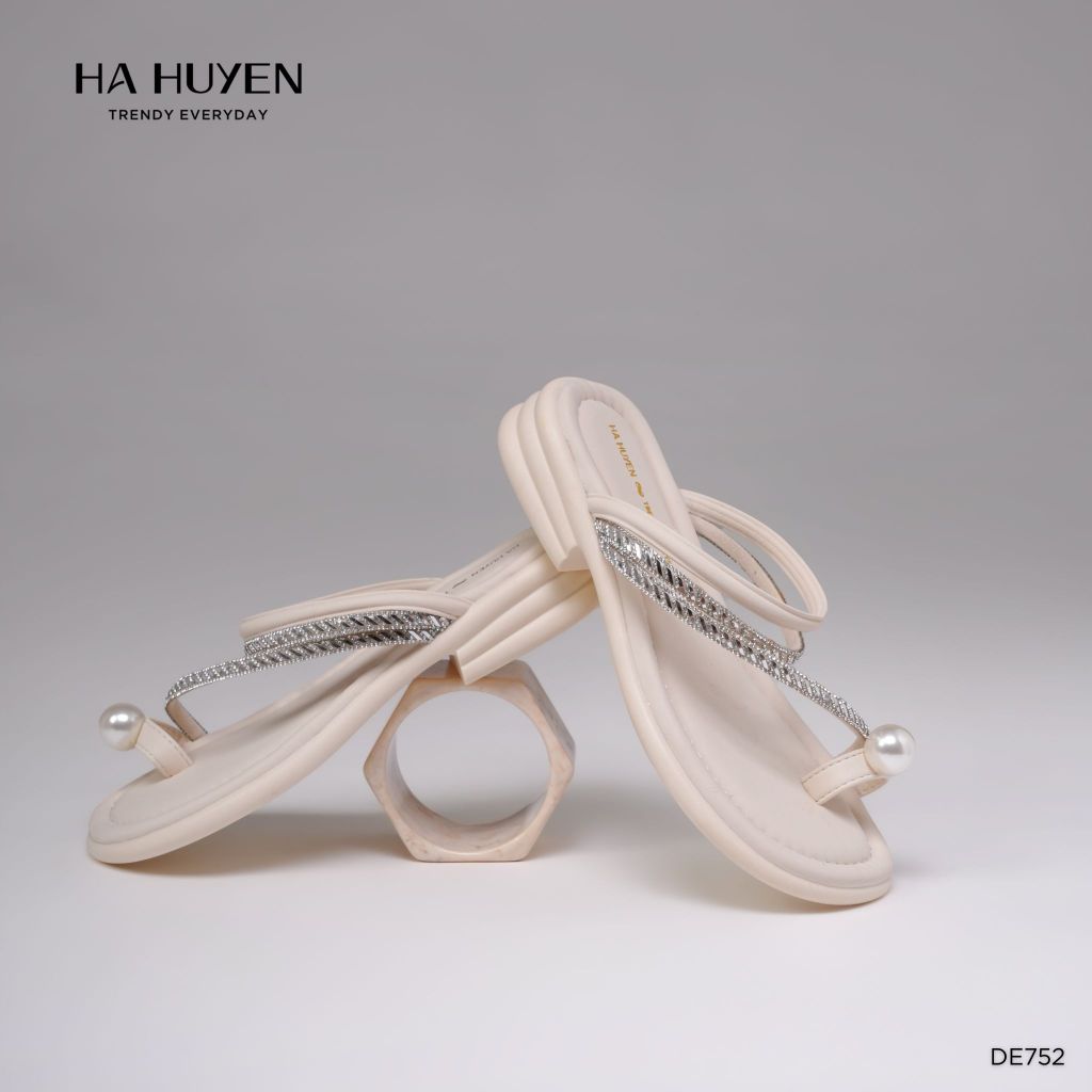 Dép sandal, dép đi biển nữ HÀ HUYỀN quai đá xỏ ngón đính ngọc 3cm - DE752