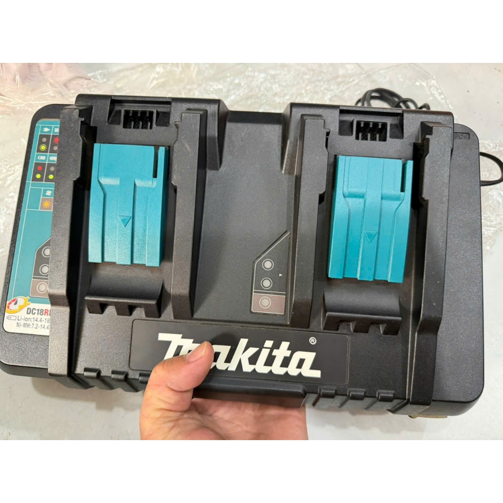 Sac makita DC18RD nhanh new 18v