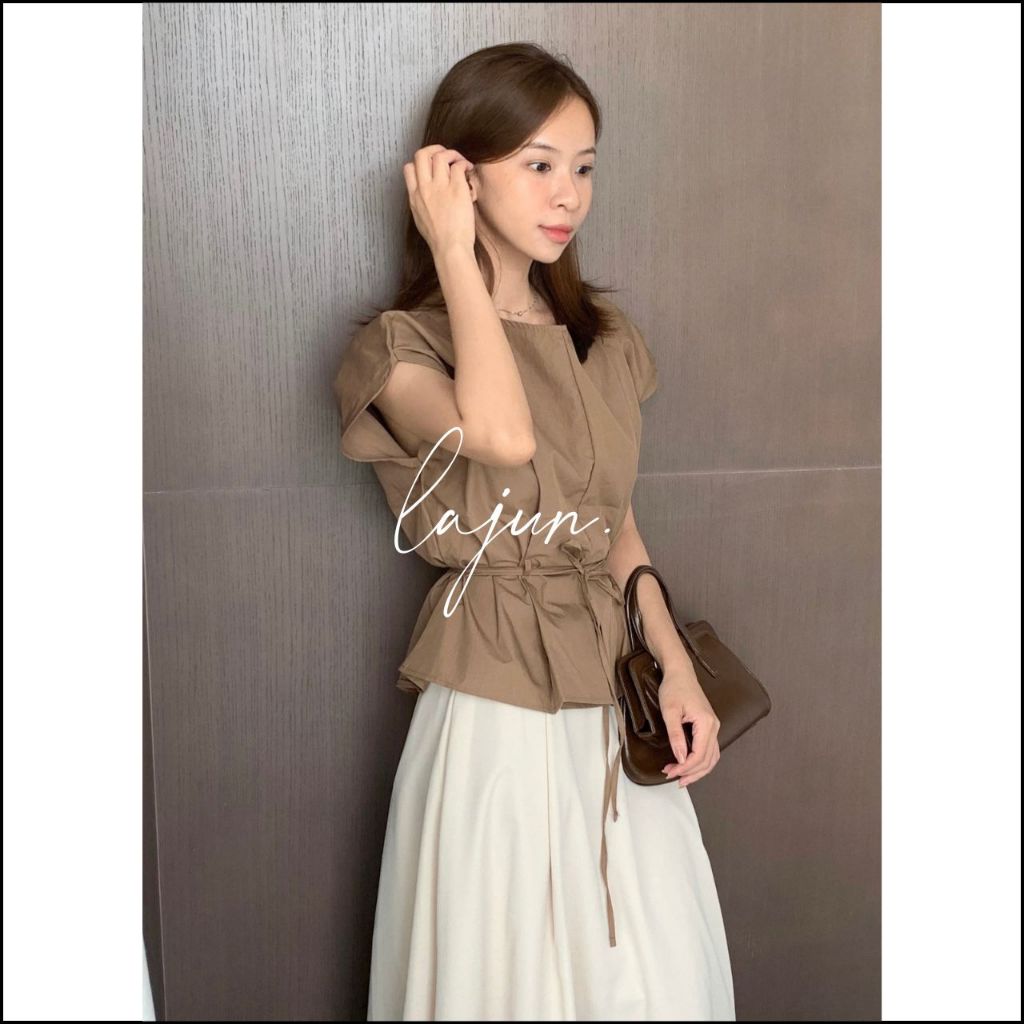 [LAJUN KOREA] Áo Blouse Darling Kèm Dây Thắt Tôn Eo Xếp Ly Xoè Nhẹ Hàn Quốc