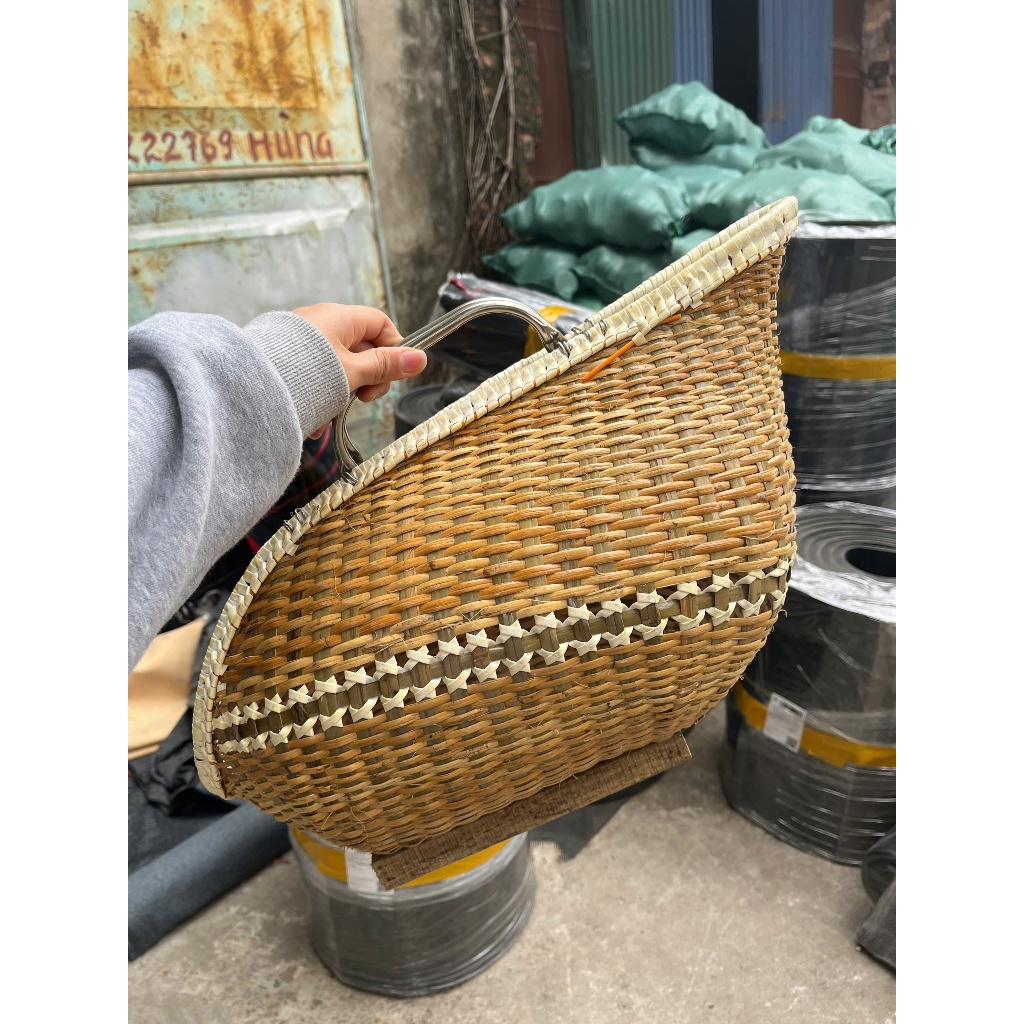 LÀN GIỎ MÂY XÁCH GÀ CHỌI, GÀ NÒI