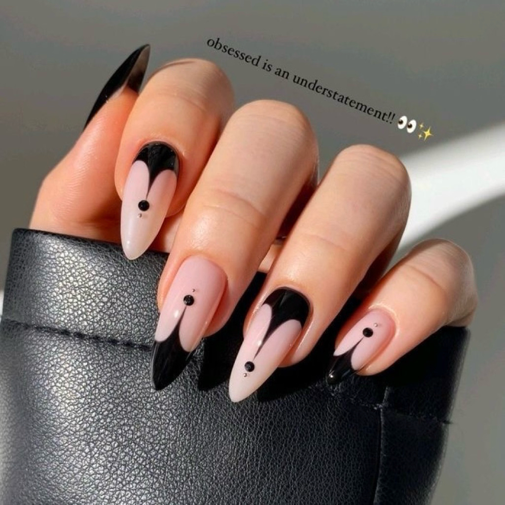 Nailbox Y2K Black Dot – Cá Tính Tối Giản, Dễ Phối Outfit