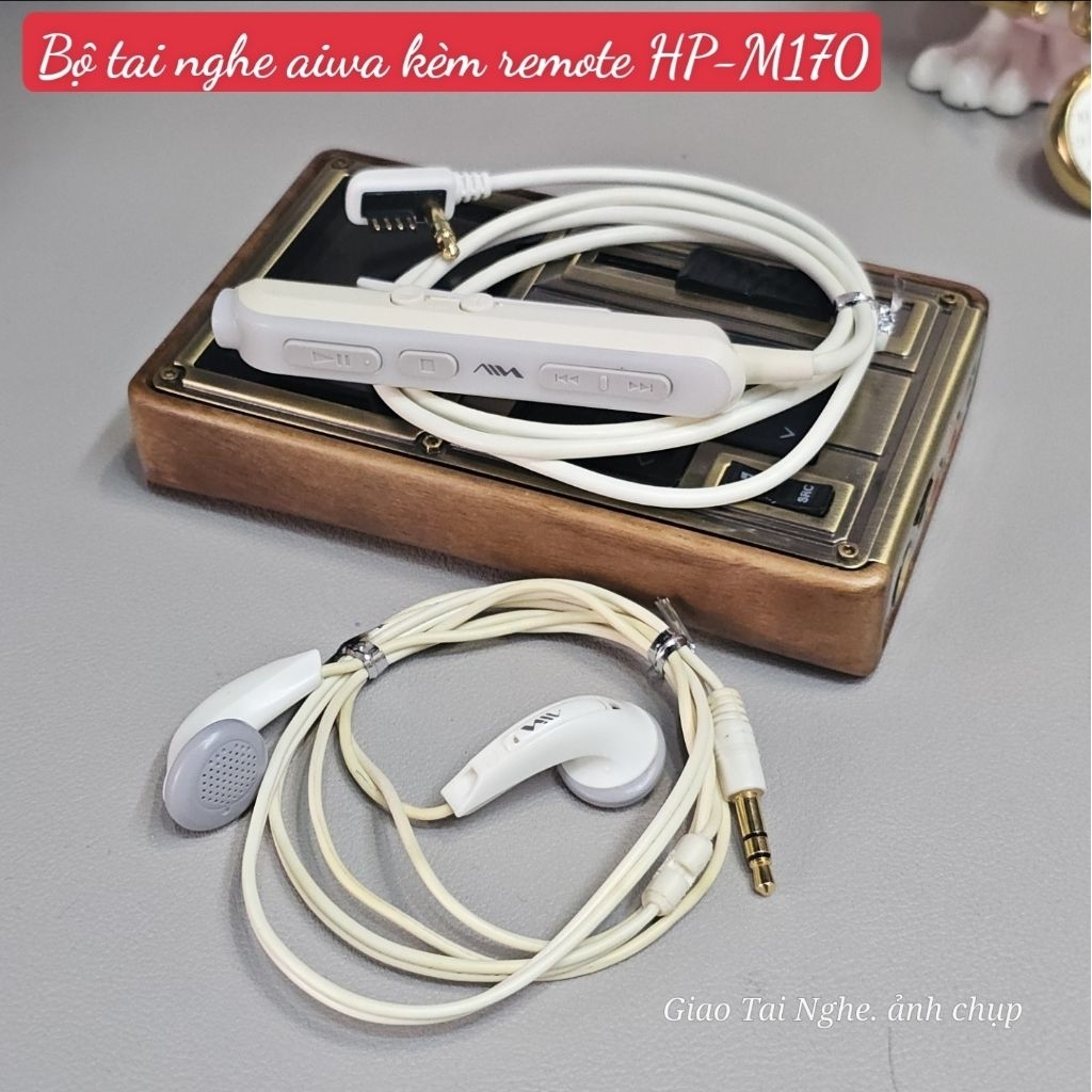 Tai nghe AIWA HP-M170 kèm remote, dây hơi ố theo thời gian nhưng sử dụng tốt.