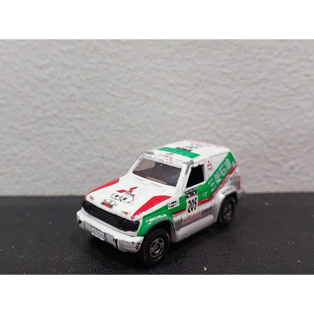 Xe mô hình Tomica Mitsubishi Dakar Rally Pajero (MitsubishiOil) - Made in China