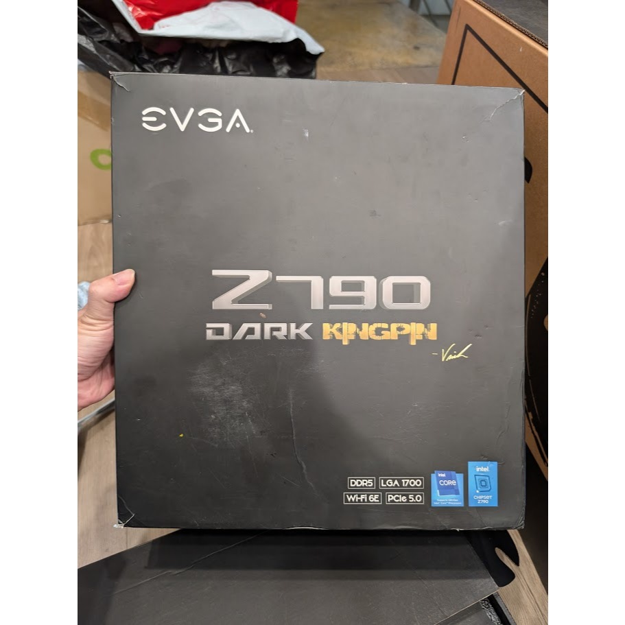 Main EVGA Z790 DARK KingPin