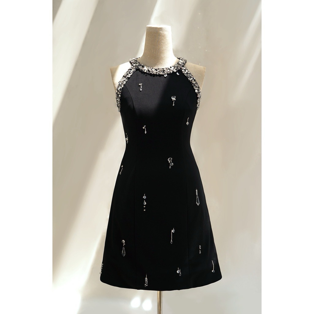 MAVEN | Thanh lý/pass váy đen cổ tròn đính đá size S