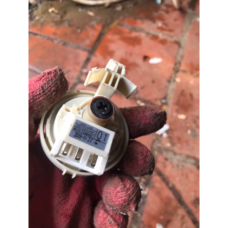 Phao nước máy giặt LG 8kg FC1408S4W2 cũ tốt 95%