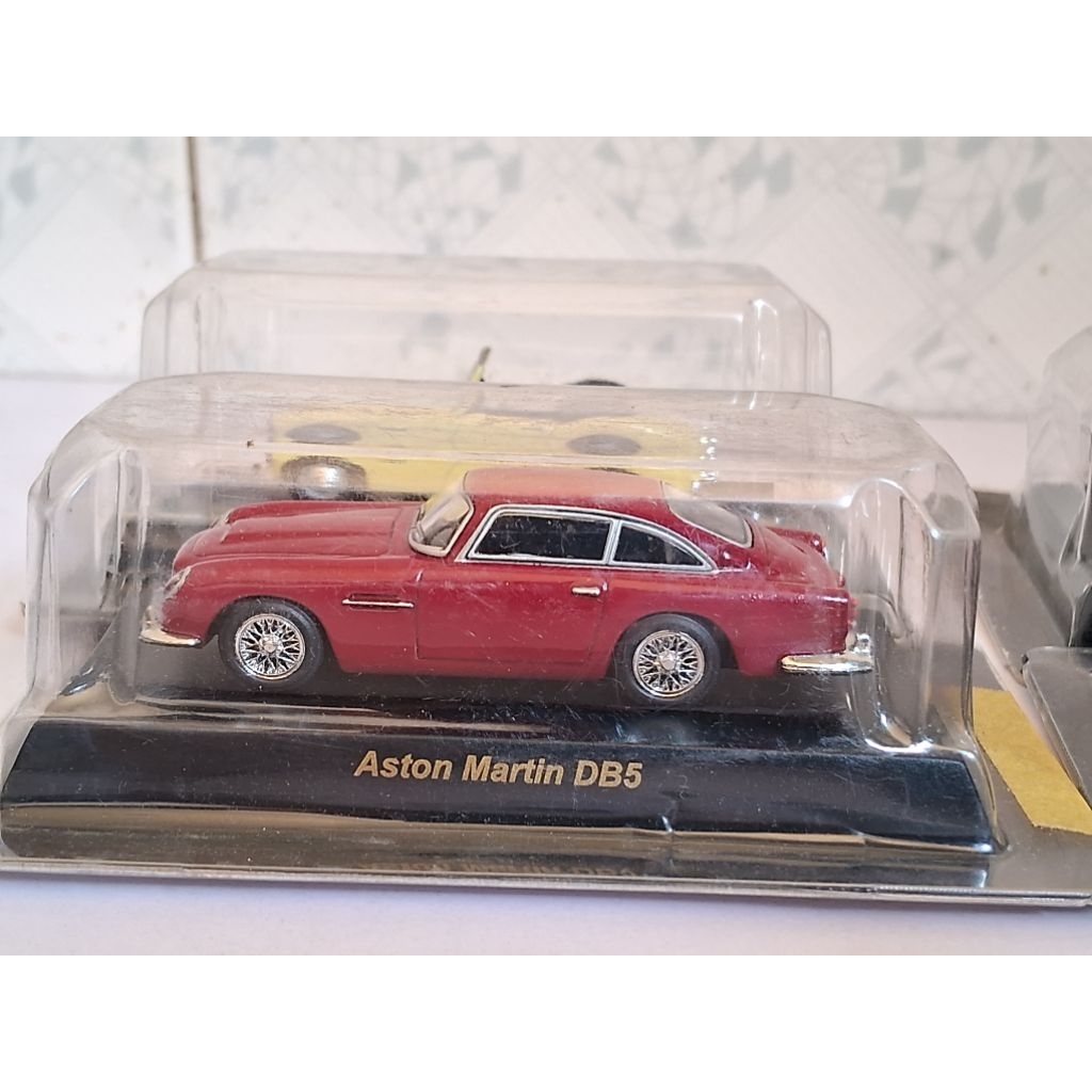 [THIẾU HỘP NGOÀI & CARD] KYOSHO 1/64 - ASTON MARTIN DB5 MÀU ĐỎ