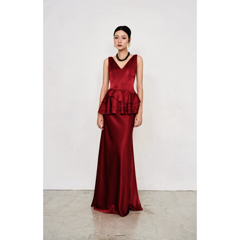 𝗦𝗔𝗡𝗗𝗜 𝗥𝗢𝗦𝗘́ | Set váy/đầm lụa dự tiệc đỏ burgundy, áo xếp tầng peplum kết hợp chân váy dài thanh lịc