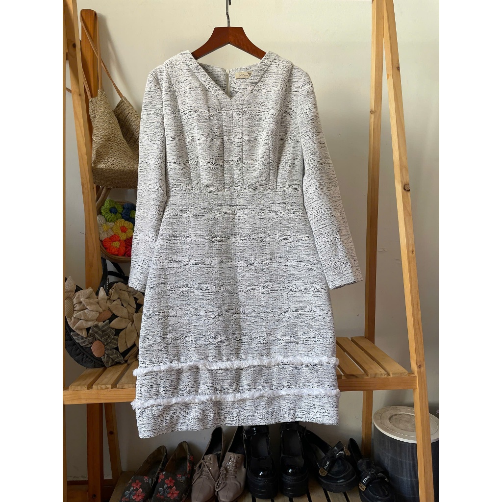 (Thanh lý đồ cá nhân) Đầm dạ cổ V phối tua rua IVY moda