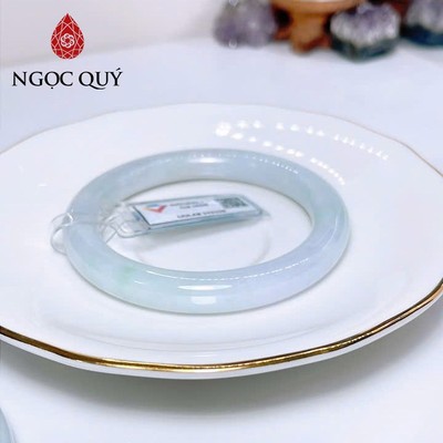 Vòng cẩm thạch A - Vòng phỉ thúy type A bạch ngọc điểm xanh bản tròn ni 56 mm ( Kèm kđ type A) - Ngọc Quý