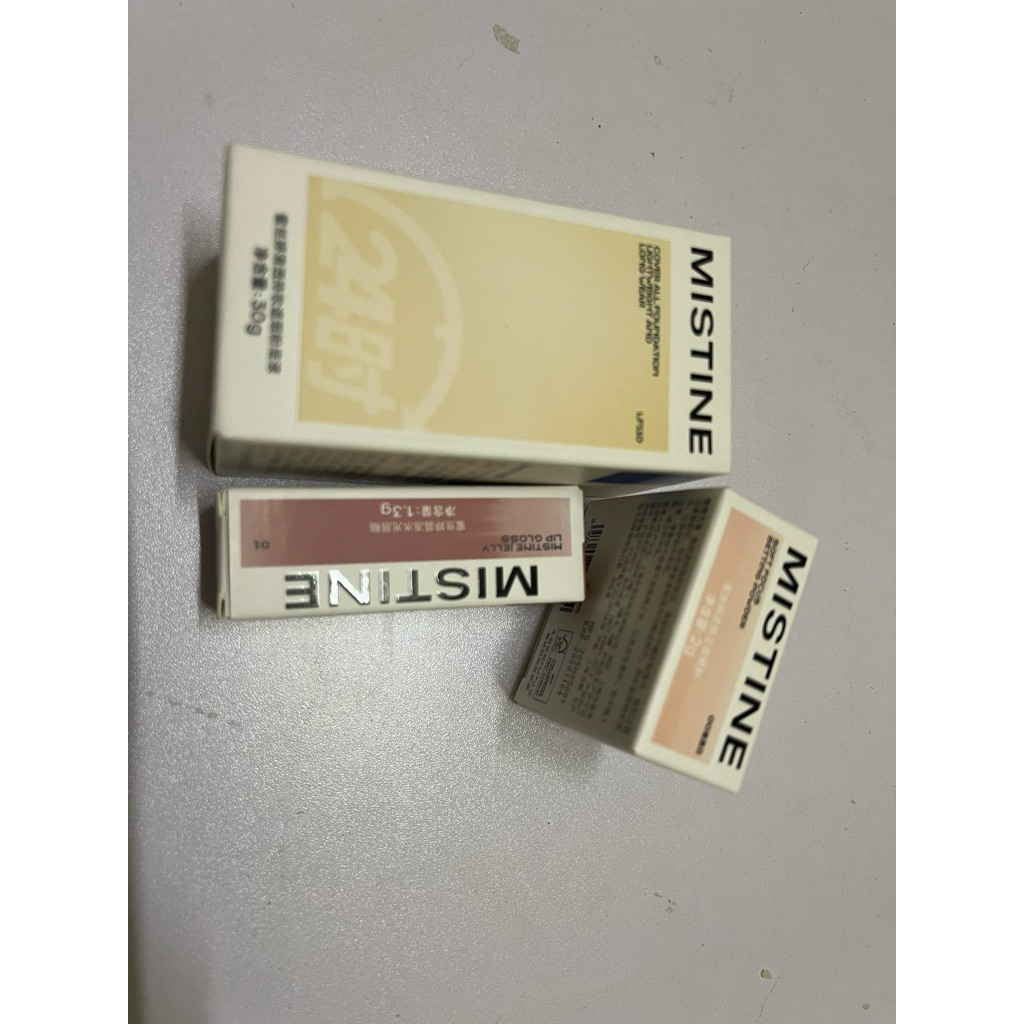 Combo mistine nguyên seal gồm: Nền mistine lf110, phấn phủ mini, son hồng đỏ đất