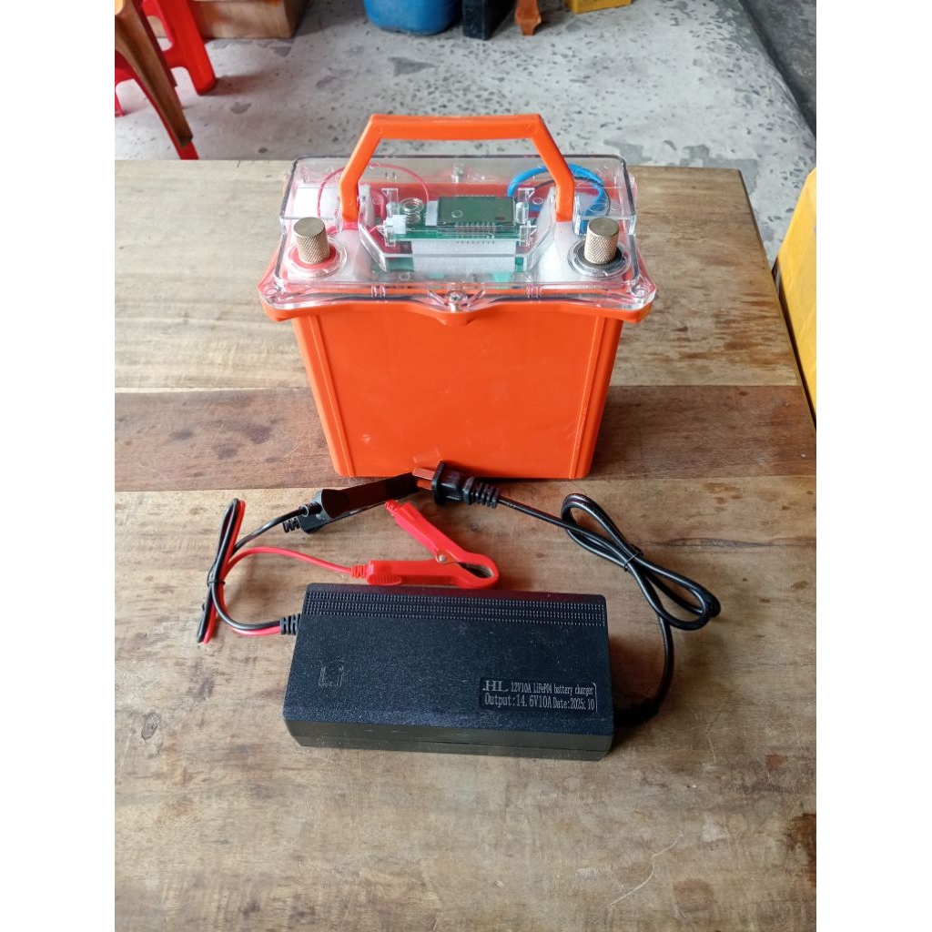 hộp chống nước cao cấp 30Ah, chứa được 8viên pin 32140, và được tặng kèm Như mô tả..