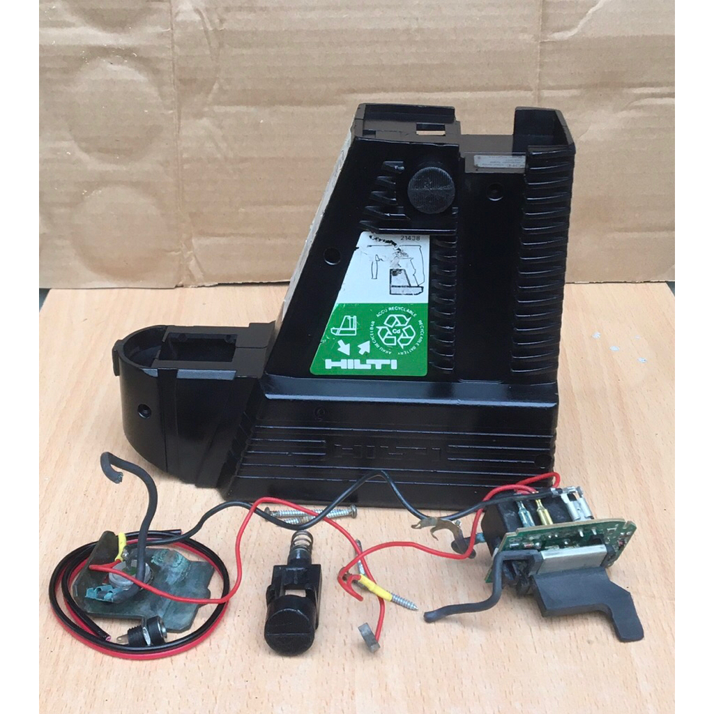 Vỏ Pin HILTI - 36V . Vỏ Pin HILTI - 36V hàng bãi. Vỏ Pin HILTI hàng bãi Nhật. Tặng kèm giắc và dây đ
