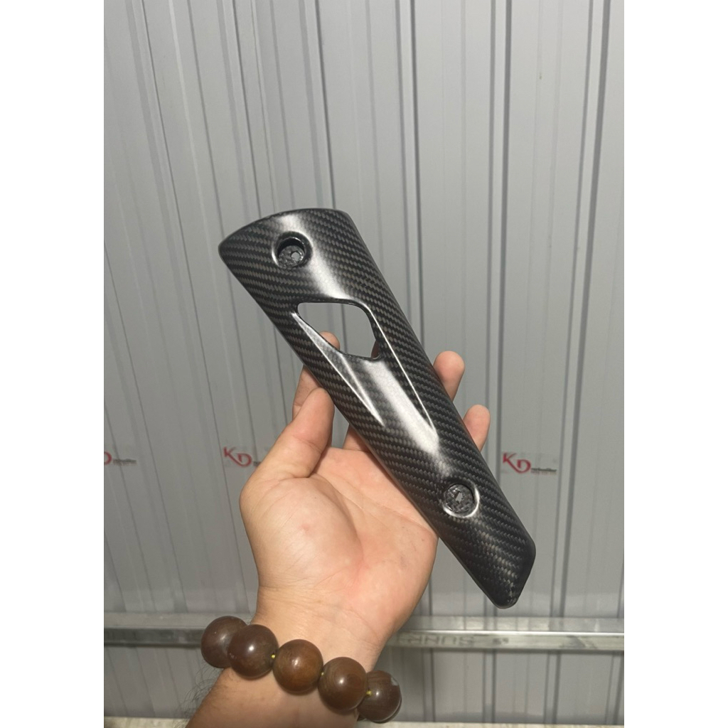 Ốp bô nhỏ ex 135(ex nhỏ) Carbon đúc nguyên khối vân chéo phủ bóng mờ