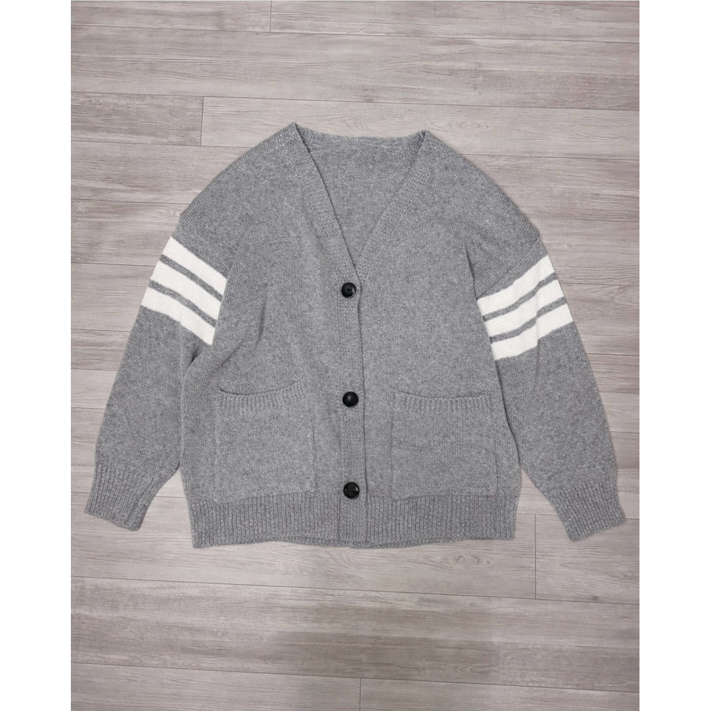 Pass áo khoác len 3 sọc màu xám