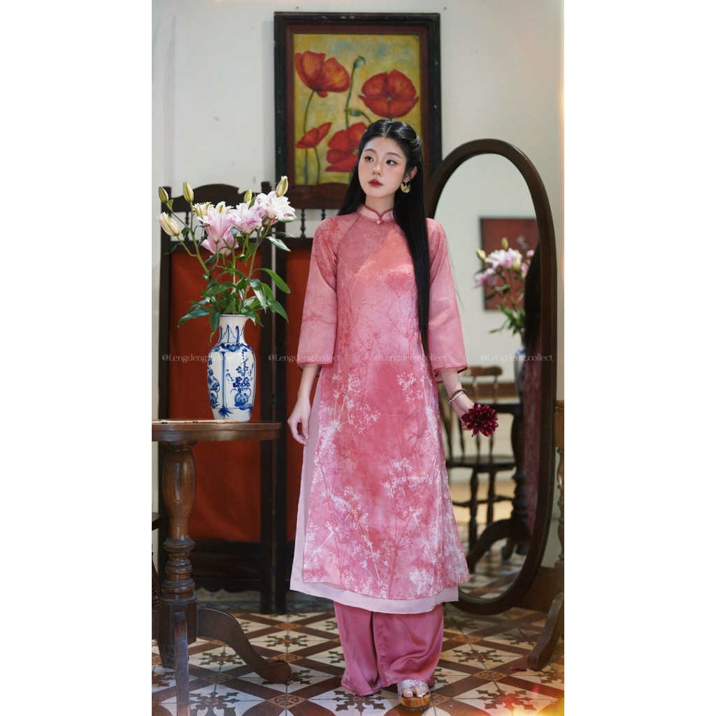Áo Dài Vọng Nguyệt - Lengdeng.Collect | Áo dài dáng suông cách tân tà kép màu hồng phối hoa Lèng Dèn | BigBuy360 - bigbuy360.vn
