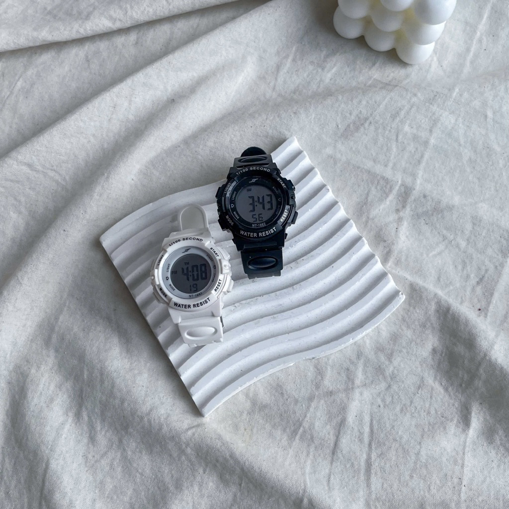 Đồng Hồ Điện Tử Trẻ Em 3–10 Tuổi – Chống Nước Nhẹ, Nhiều Màu – Màn Hình LED – Bền – Dễ Đeo – DH003