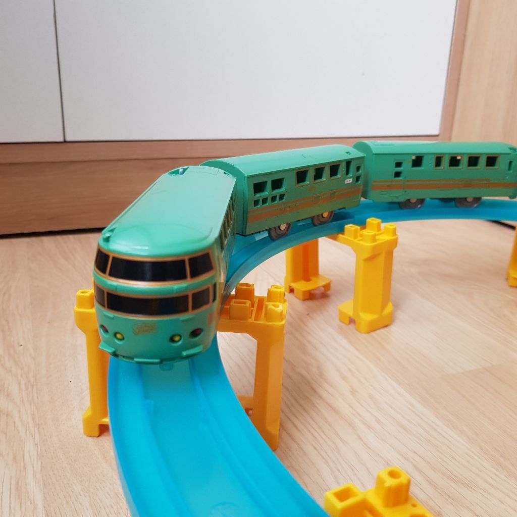 Bộ tàu hỏa đồ chơi Tomy Plarail S-21 JR Kyushu Yufuin đã qua sử dụng, chính hãng, trong tình trạng t