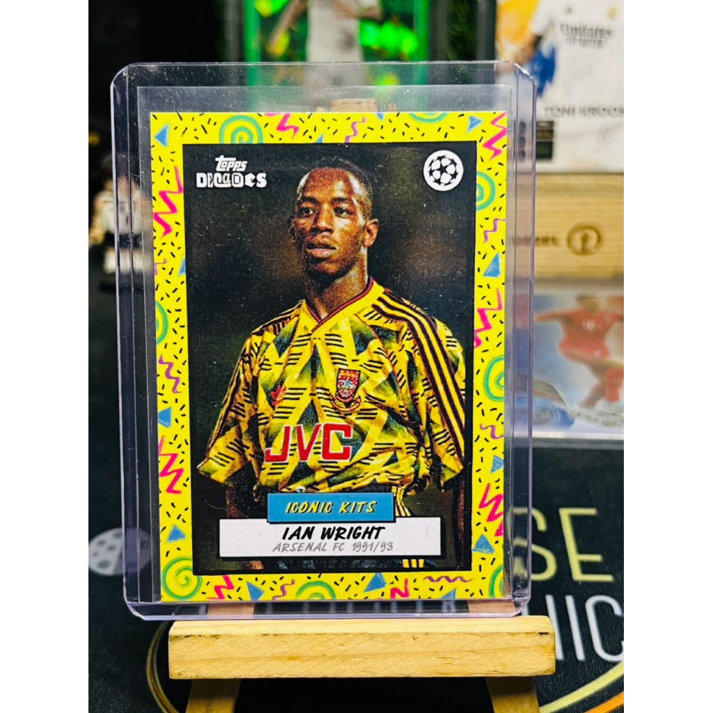 Thẻ bóng đá Ian Wright Arsenal Iconic Kits Topps Decades 2023/24