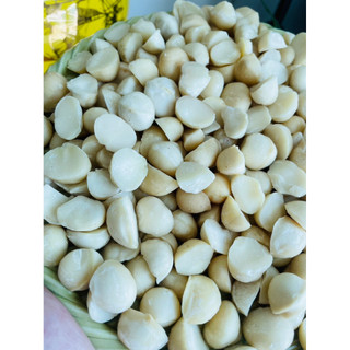 500g nhân mắc ca vỡ đôi lẫn cả hạt nguyên