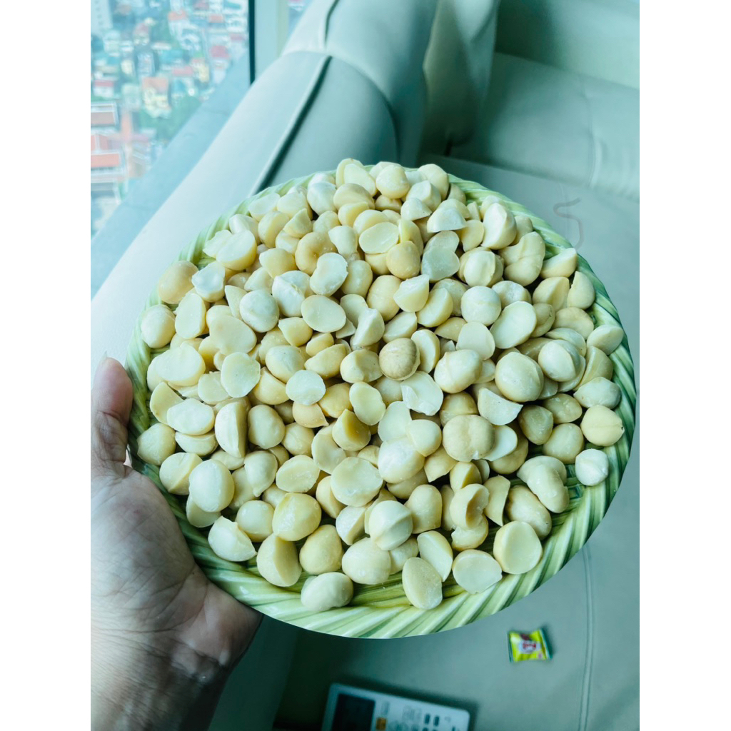 500g nhân mắc ca vỡ đôi lẫn cả hạt nguyên