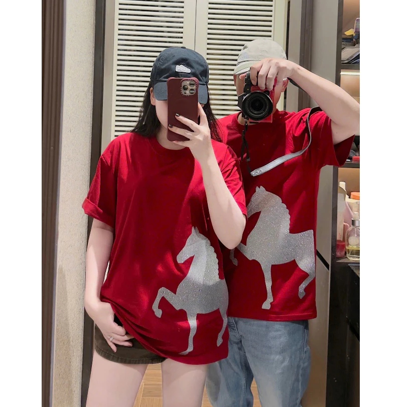 [Ảnh Thật] Áo Thun Ngựa In Kim Tuyến Nam Nữ  Unisex Chất Vải Cao Cấp Mềm Mịn Thoáng Mát Full Tag Mác 2026 | BigBuy360 - bigbuy360.vn