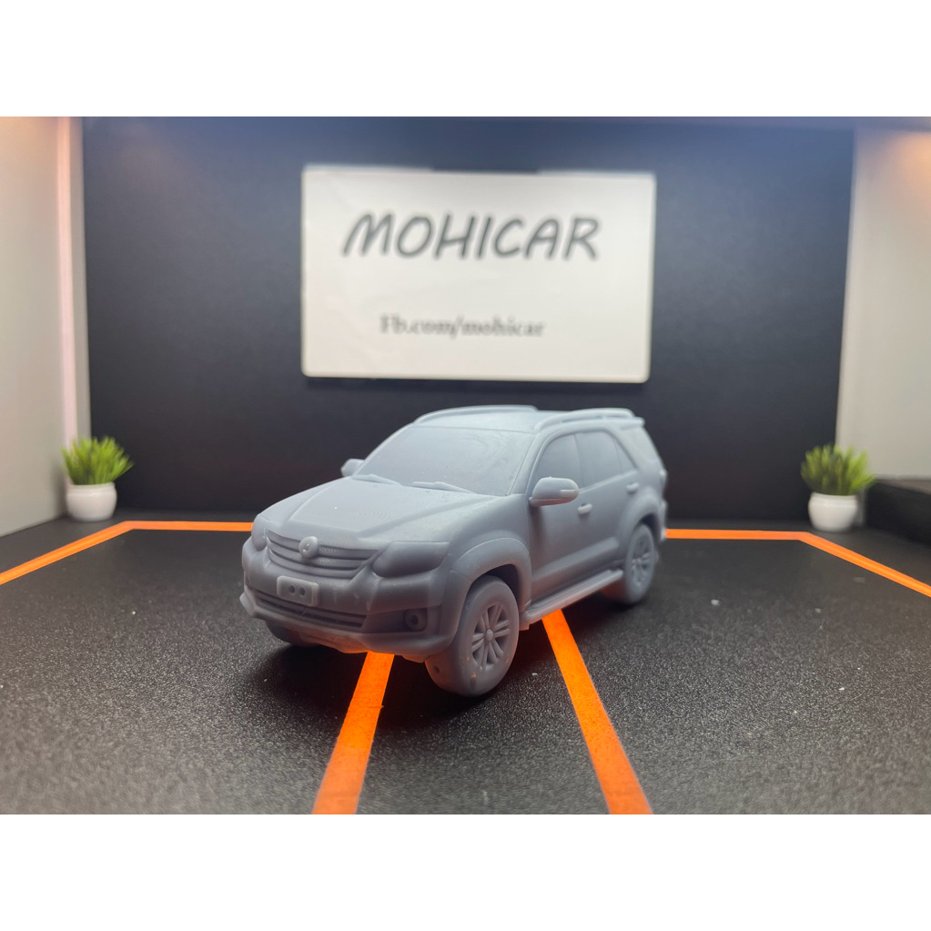 Mô hình ô tô TOYOTA Fortuner resin - decor bàn làm việc- quà tặng người mê xe