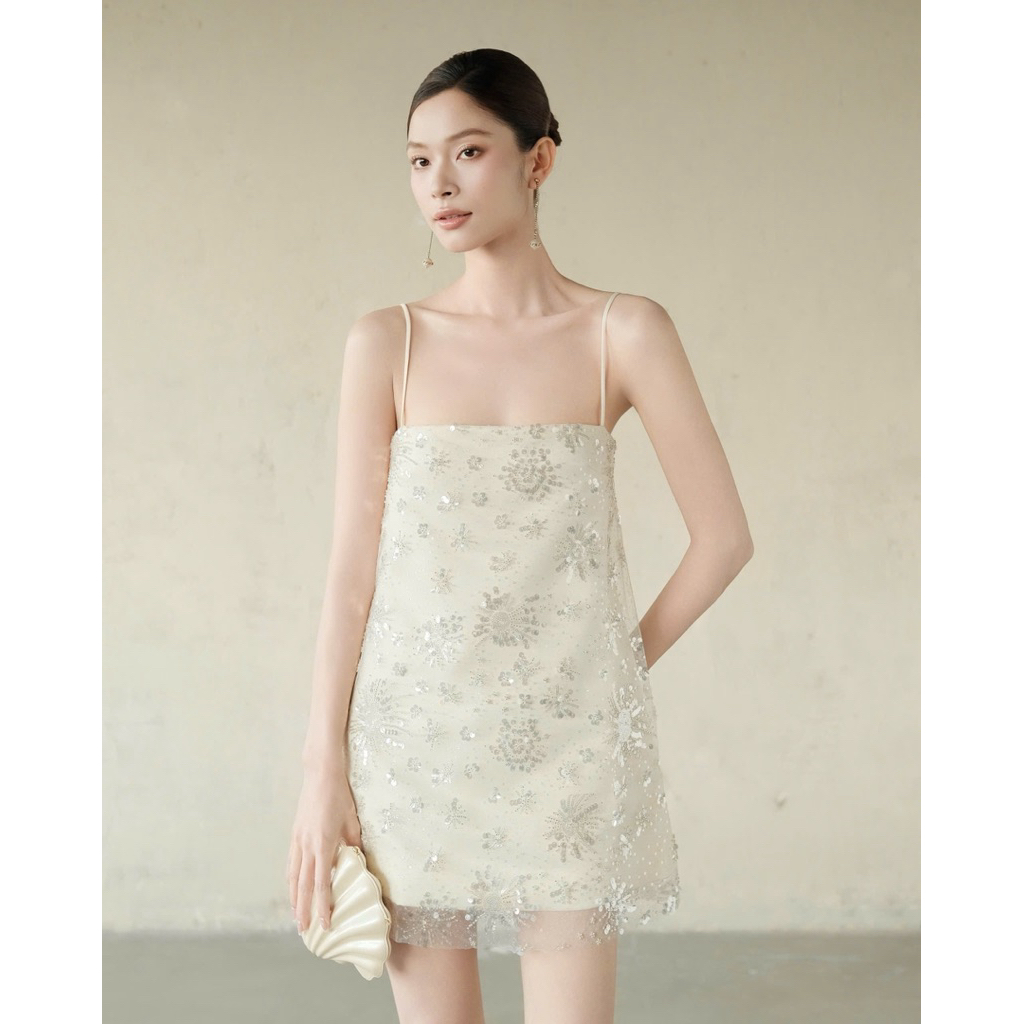 RUBIES Irene Dress - Đầm Ngắn Nữ Vải Ren Kim Sa Dáng Suông Xòe 2 Dây Cổ Vuông