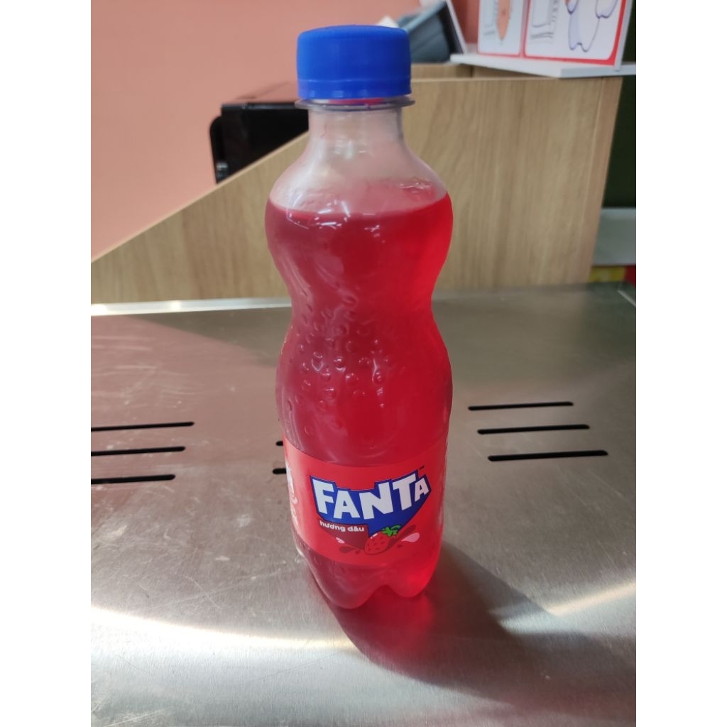 6 chai nước Ngọt Fanta Hương Dâu Chai 390ml