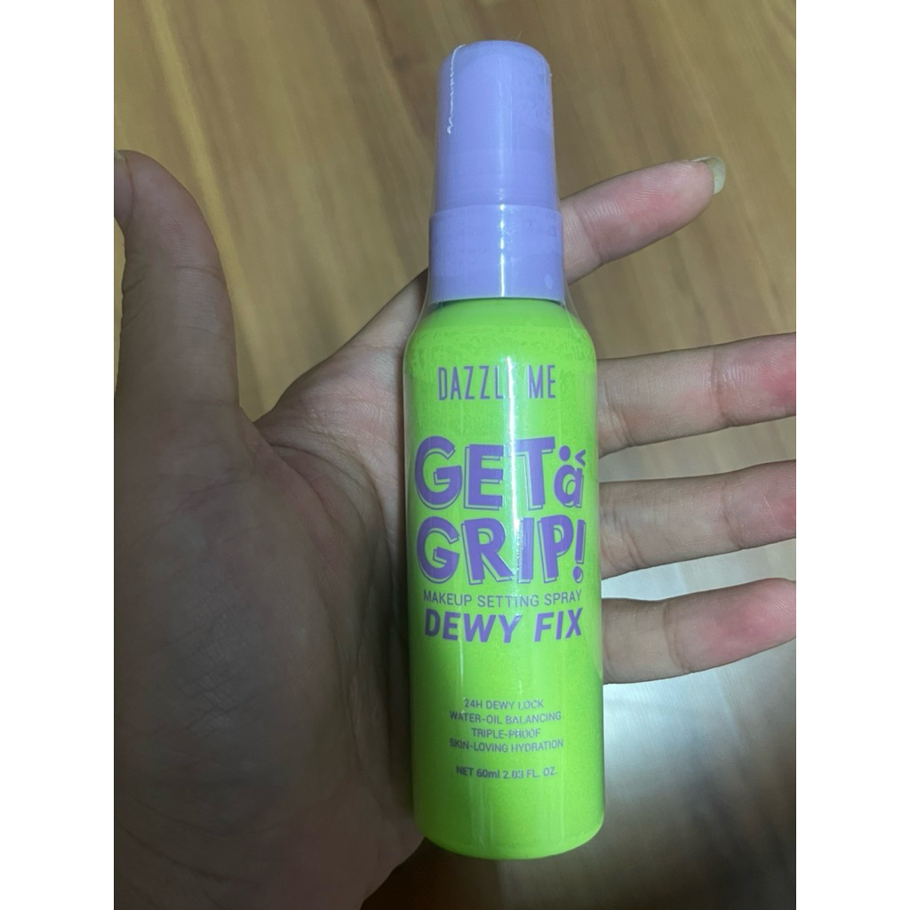 NEW Xịt khoá nền Dazzle Me