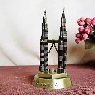 Mô hình tháp đôi Petronas cao 18 cm V.2 (Màu Vàng Rêu)