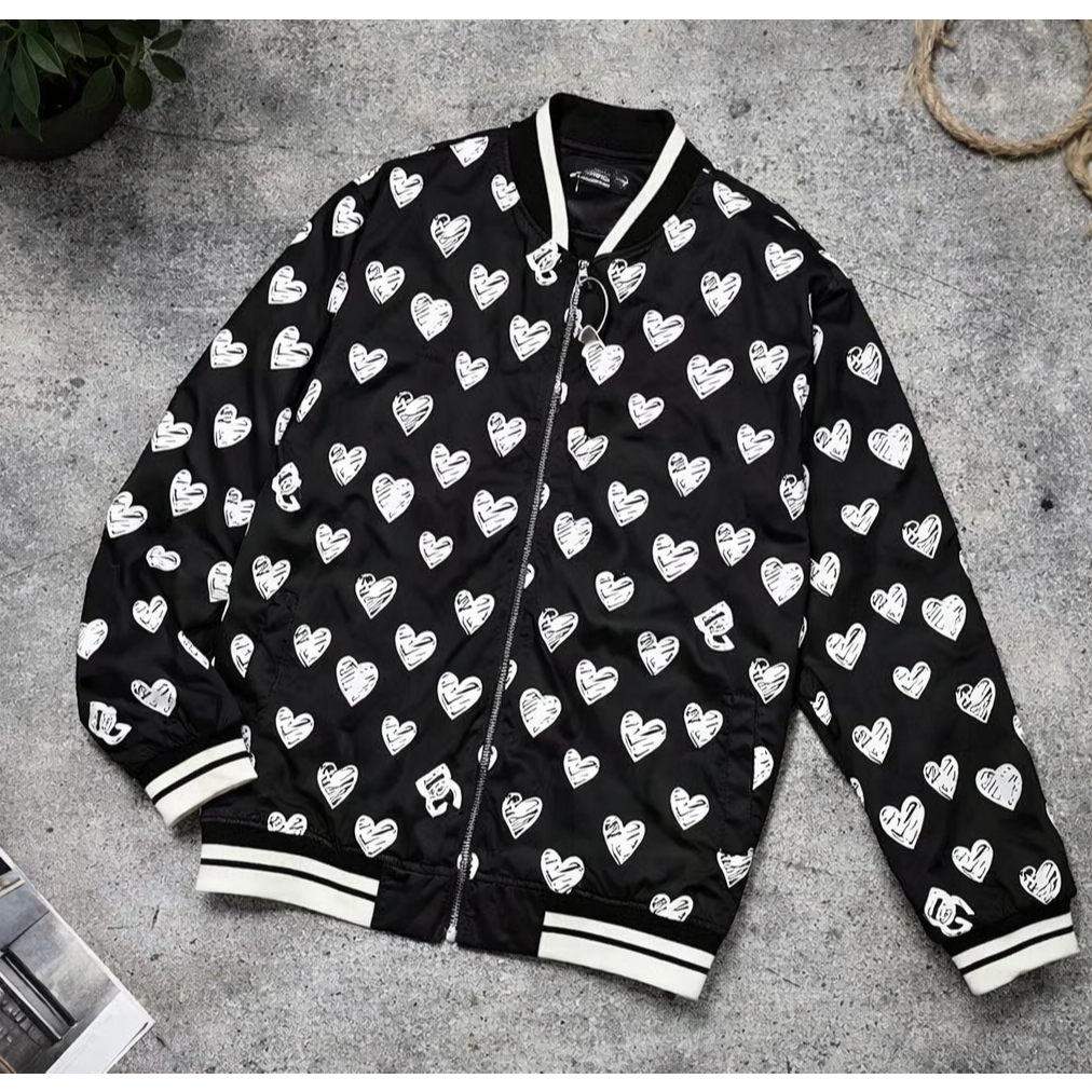 Áo Khoác Bomber DG Trái Tim Allover – Hai Lớp Dày Dặn, Dáng Rộng Unisex