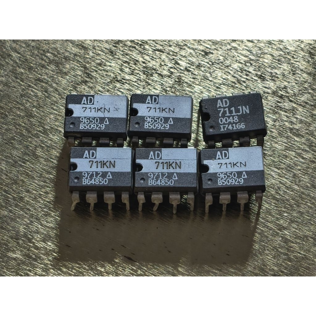 Op amp AD711