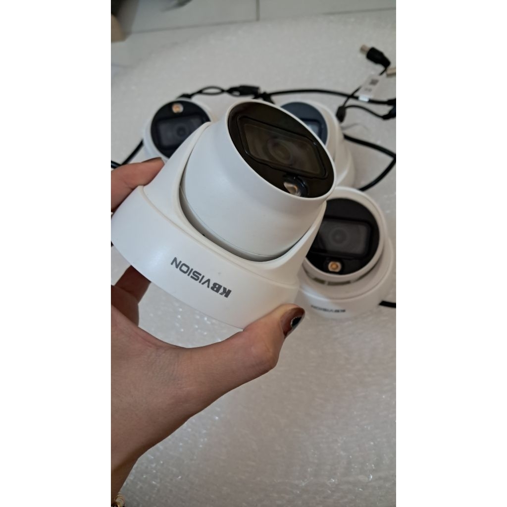 Camera Analog Kbvision(giá 1 cái ).Camera cũ đã qua sử dụng Kbvision dome 2.0mp có màu dùng lắp tron