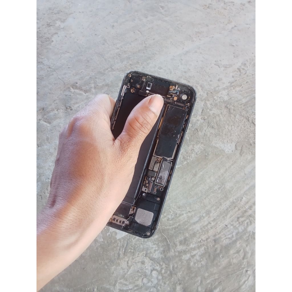 Xác điện thoại cũ 7 7g lấy đồ.