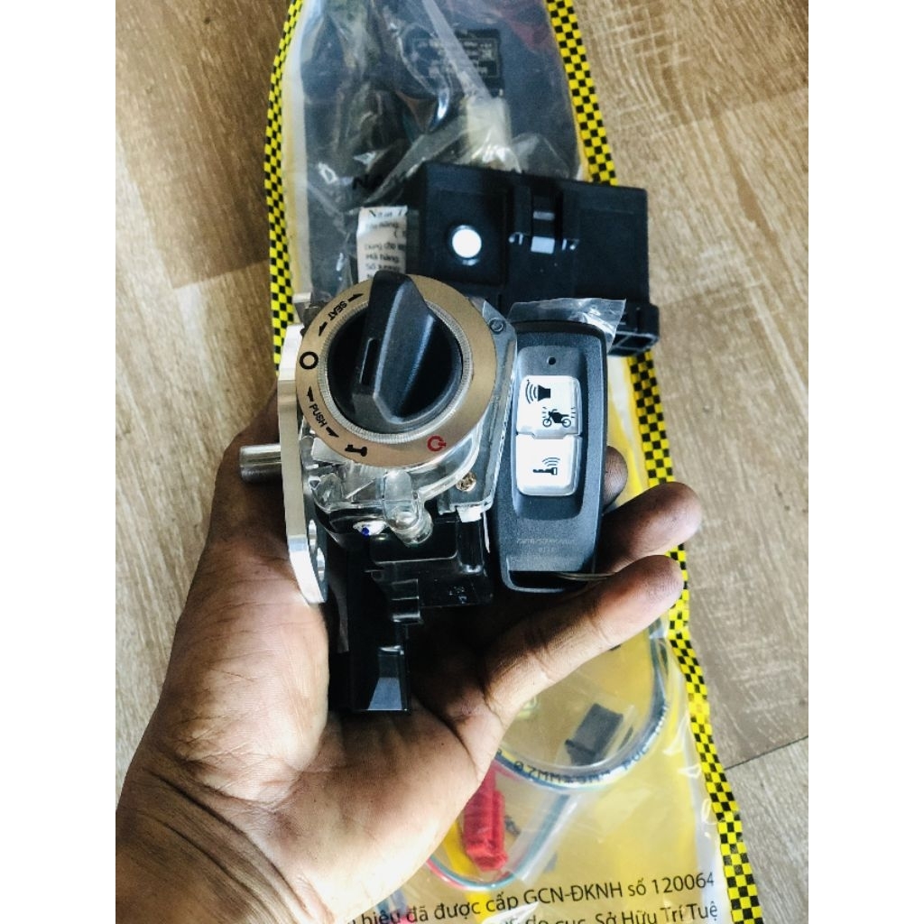 Khoá Smartkey EXCITER 135 150  tích hợp HYPERION PLUS (nhập mã cứu hộ khi mất remote )