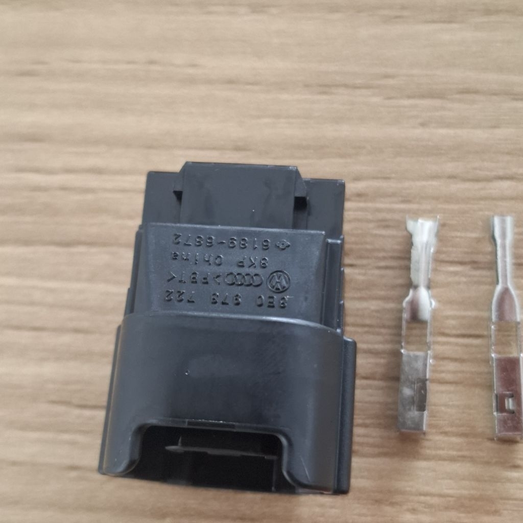 Giắc Điện Kim Phun Cao Áp Audi 2.0 - 8E0 973 722, 8E0973722