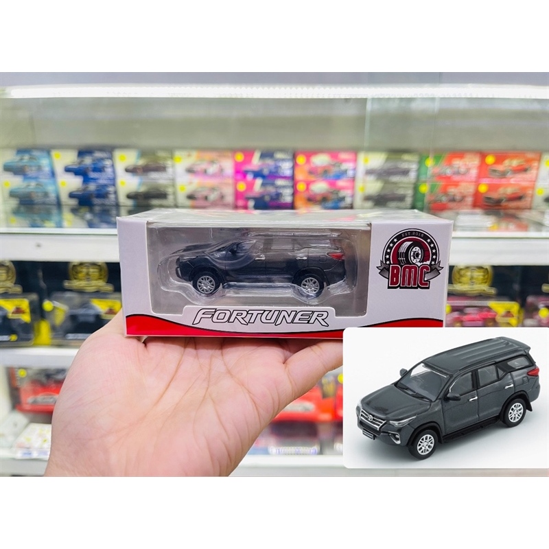 Mô hình xe Toyota Fortuner 2018 Dark Grey tỉ lệ 1:64 BMC - Left Hand