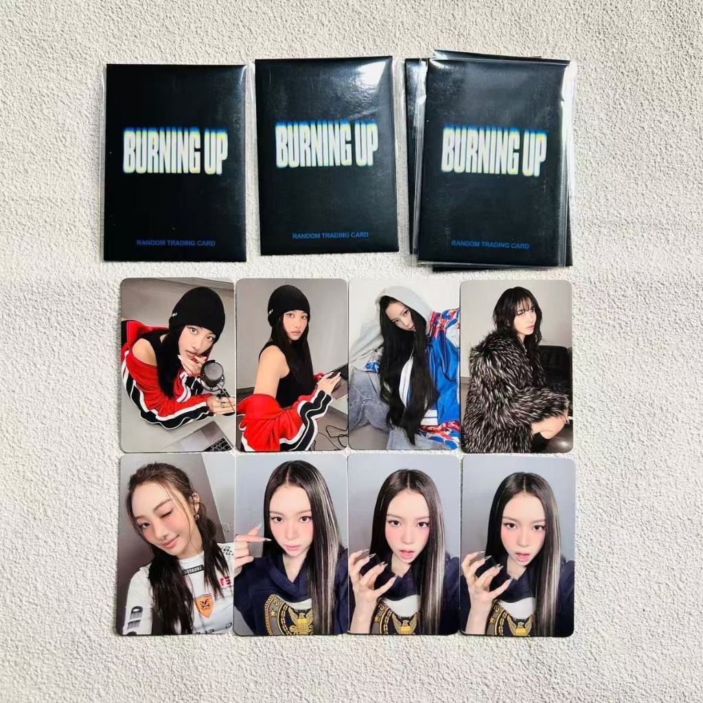 MEOVV Burning Up Offline Flash Random Card 1 Pack 2 Six Generation Girl Group MEOVV Random Card Unop