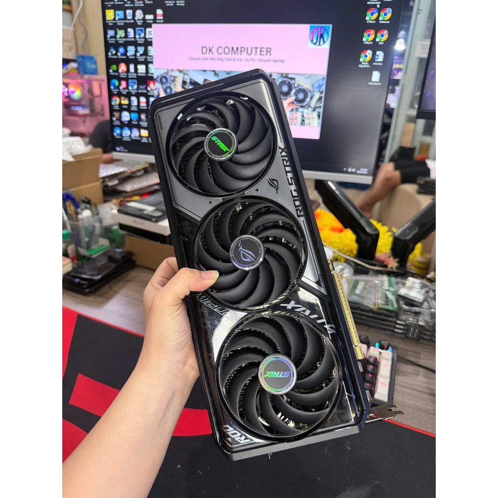 VGA - Card Màn Hình ASUS ROG Strix GeForce RTX 5070 Ti BH 08/2028