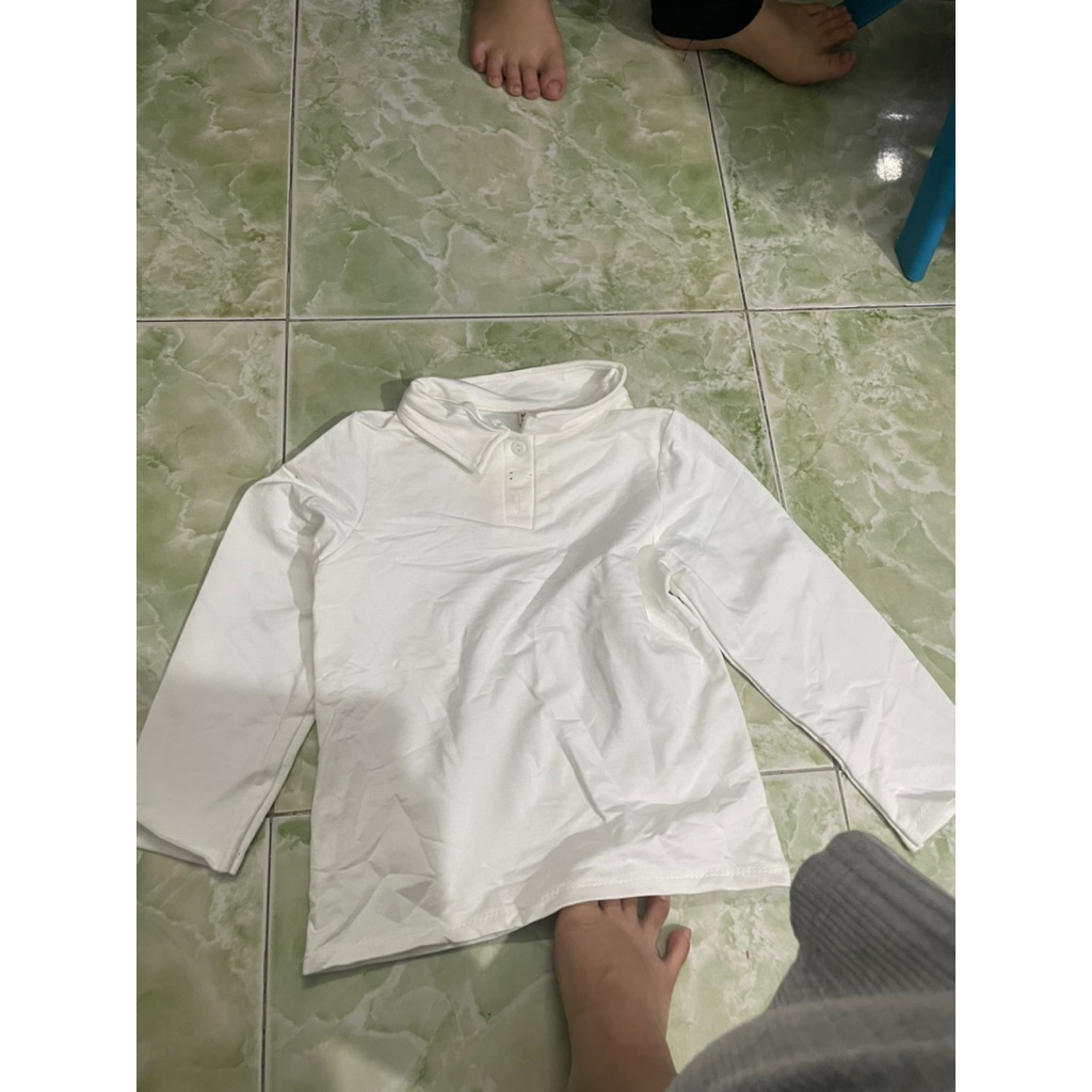 Áo bé có cổ bẩn size 4,5 tuổi N77