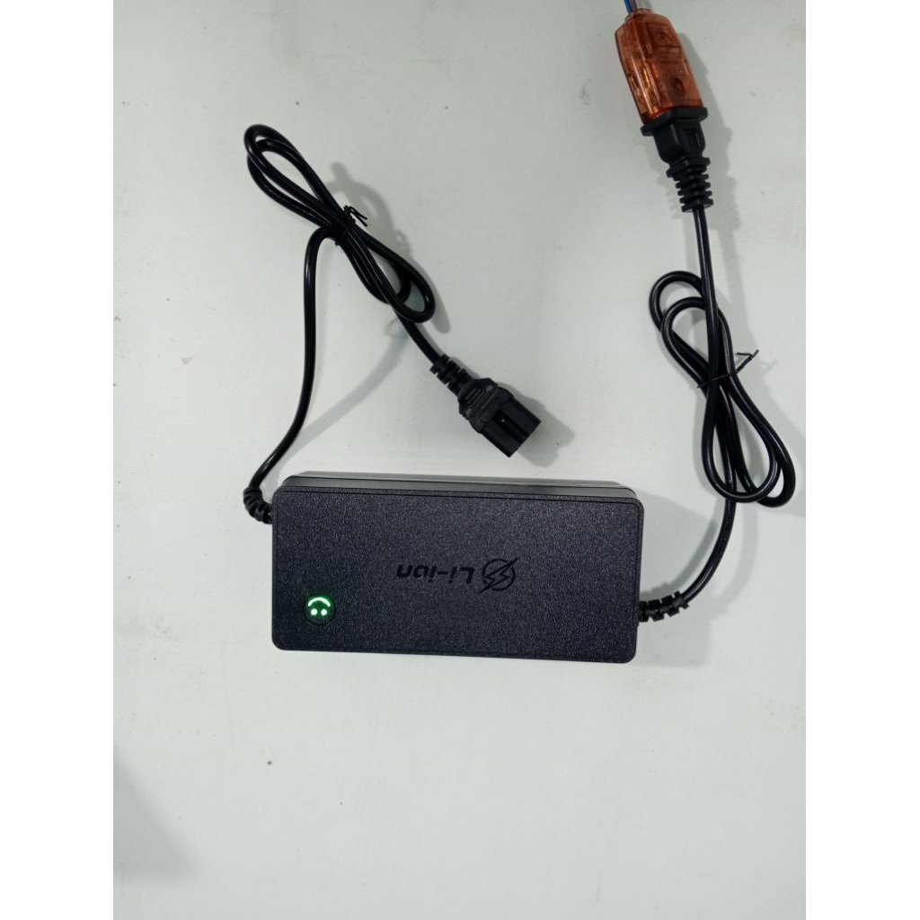 sạc pin xe đạp điện 16S 48V 3A(đầy pin là 54v đến 58v)..