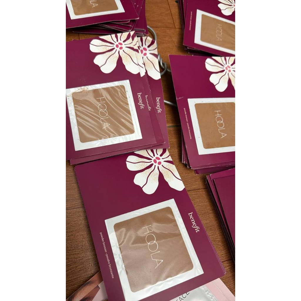 phấn tạo khối Benefit Hoola Matte Powder Bronzer.