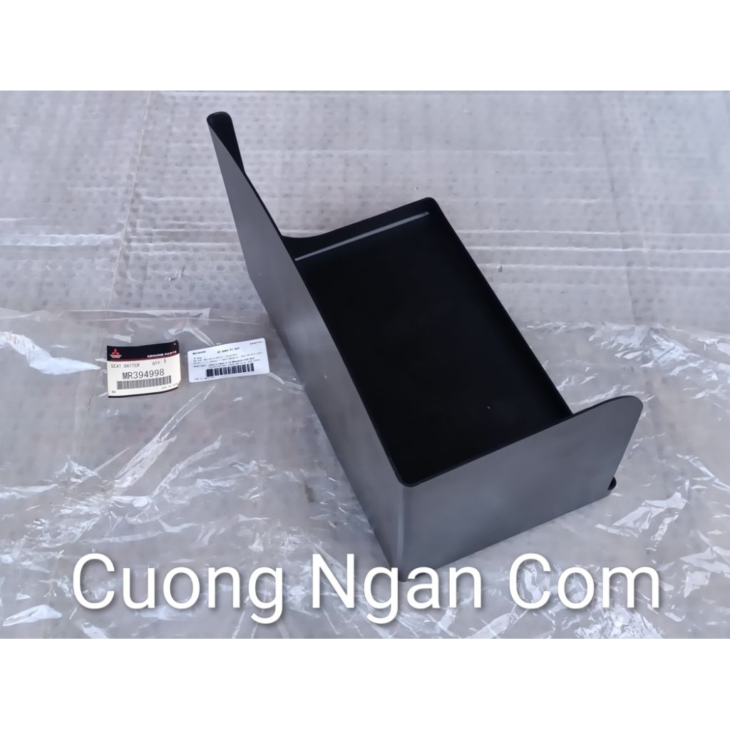 Đế bình ắc quy (seat battery) Pajero V33 V43  MR394998