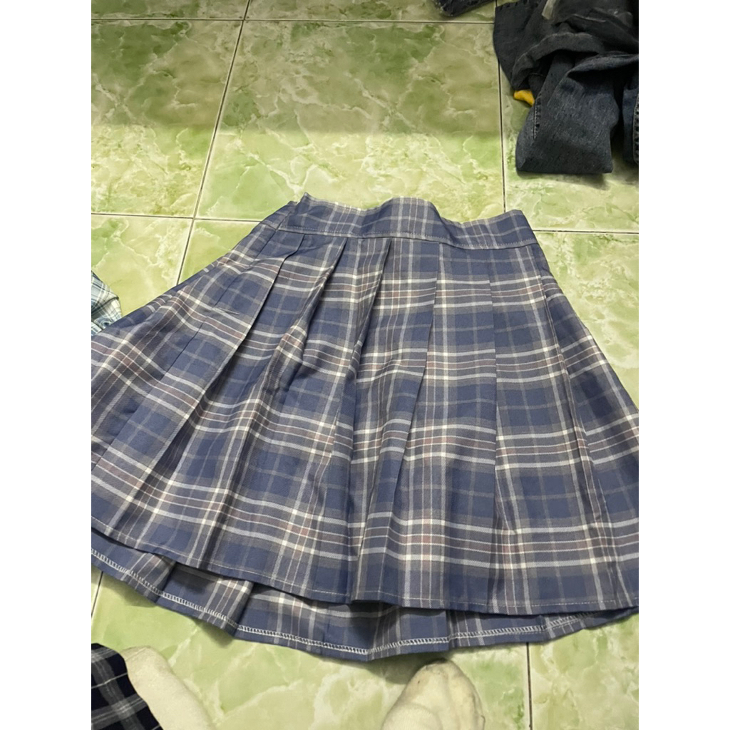 Combo 2 chân váy 1 áo phông eo khoảng 70-H46