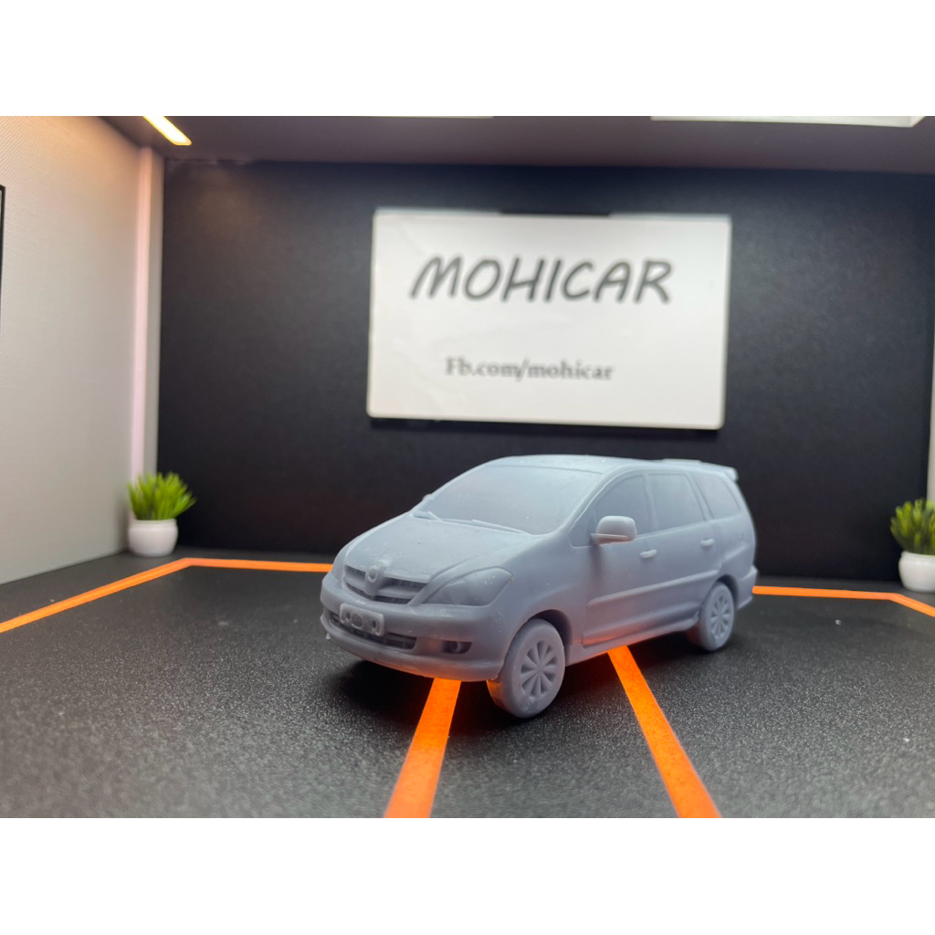 Mô hình ô tô TOYOTA Innova resin - decor bàn làm việc- quà tặng người mê xe