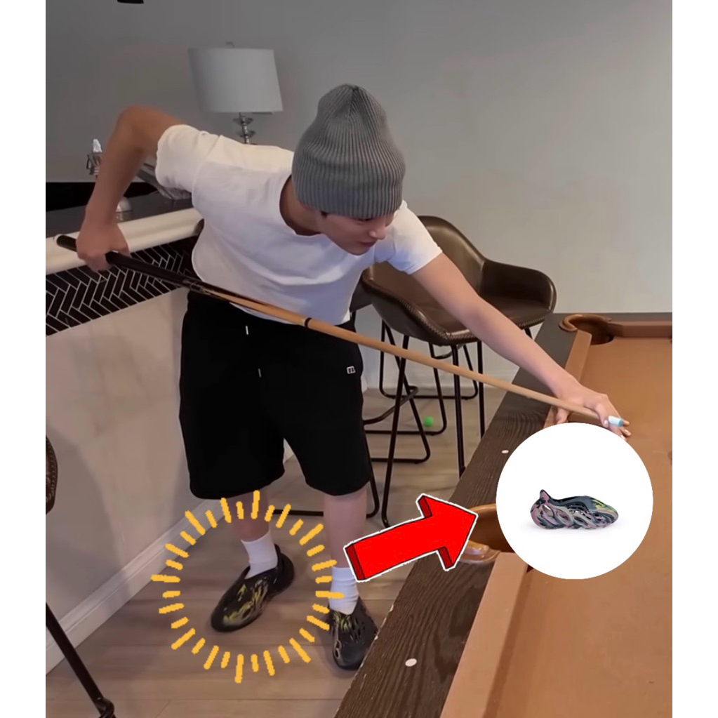 Cheapmoment với Keonho Cortis - Adidas Yeezy Foam Runner ‘MX Carbon’