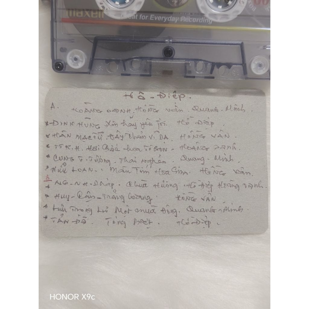 Băng cassette Maxell UR 60 thu âm xưa – Hồ điệp Hoàng Oanh, Hồng Vân, Quang Minh