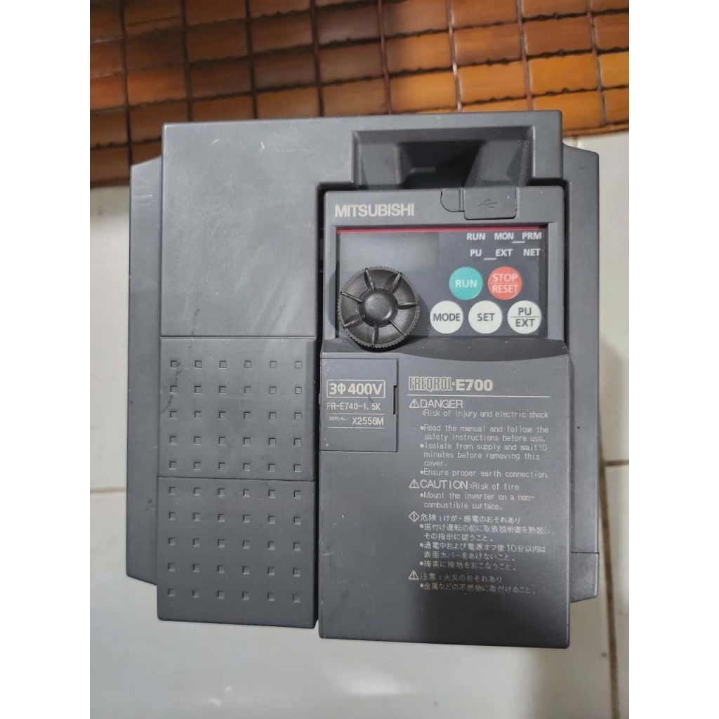 biến tần Mitsubishi E700 công suất 1,5kw điện áp 3pha 380v hàng tháo máy đẹp bảo hành 3 tháng