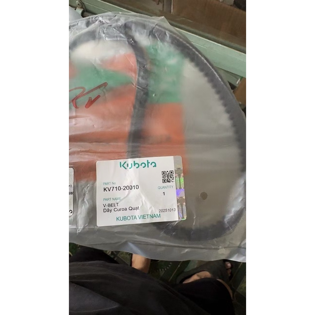 Dây cuaroa quạt két nước máy Kubota DC60/70 sx MALAYSIA